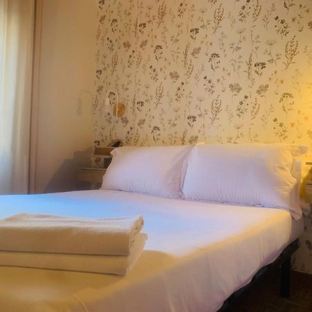 Hostal As Margaritas سانتياغو دي كومبوستيلا المظهر الخارجي الصورة